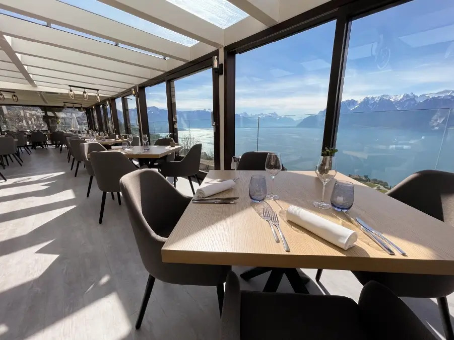 Cena con caviale e champagne a Le Deck — Le Baron Tavernier